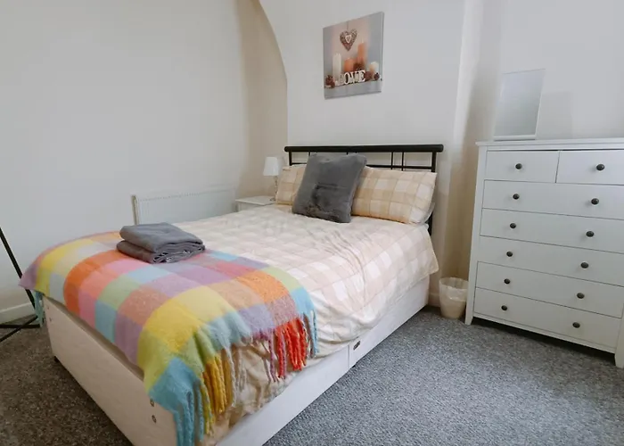 Bright, Comfortable Home, Convenient For City Centre